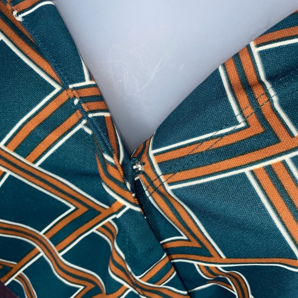 Forest Green and Brown Forever21 cropped Blouse! - Picture 3 of 6